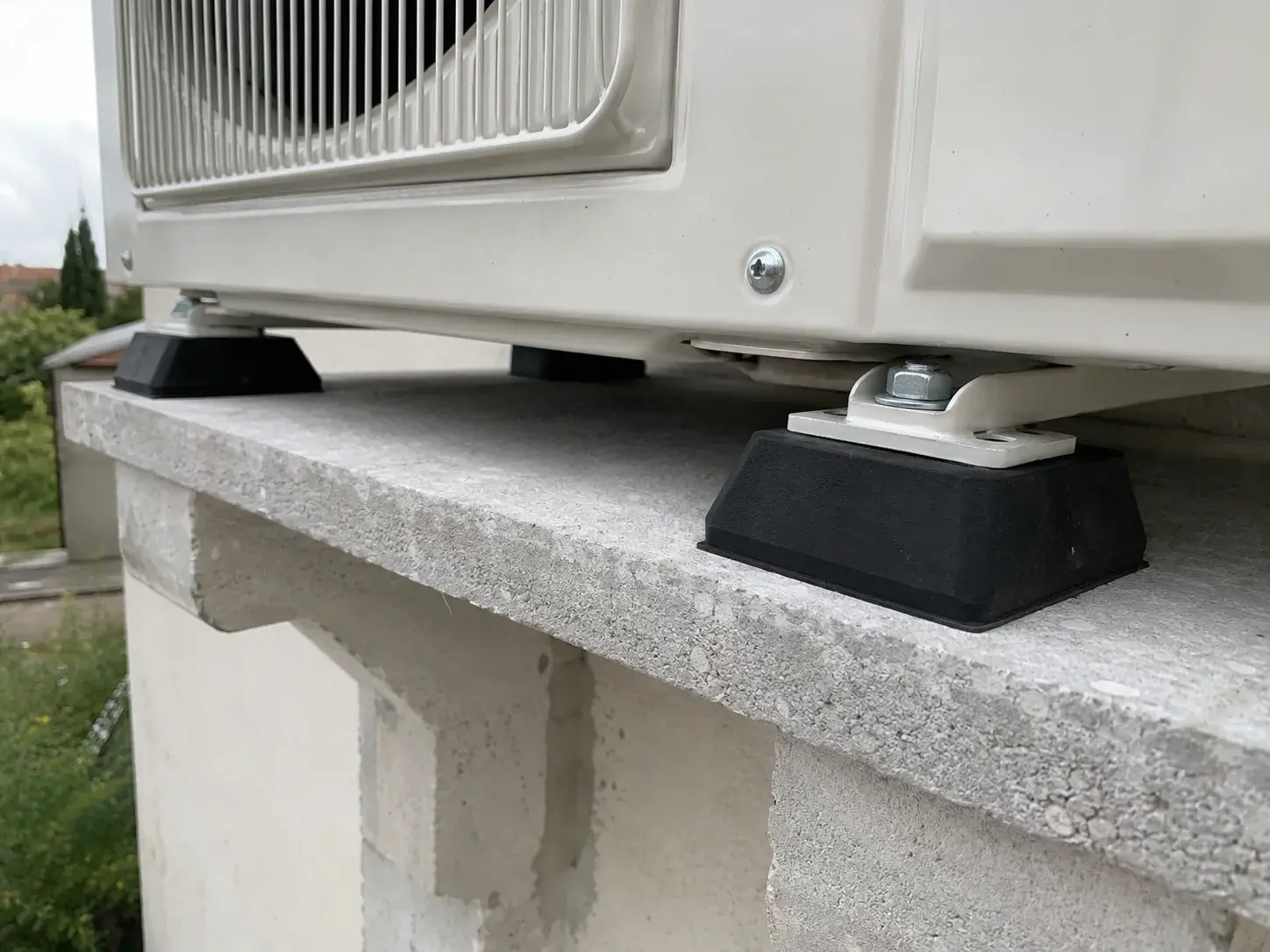 Gumene antivibracione podloške ispod nogica spoljne jedinice klime