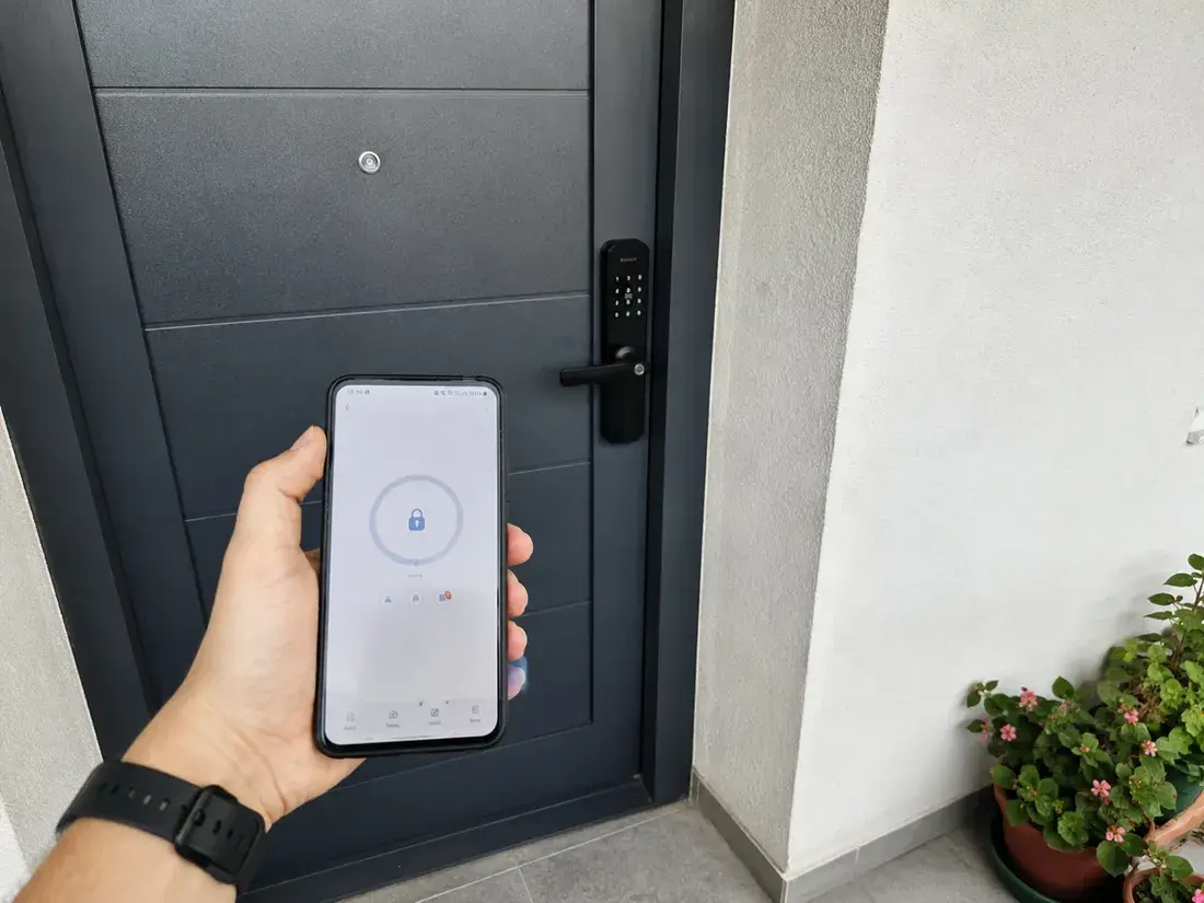 Otključavanje pametne brave telefonom preko aplikacije